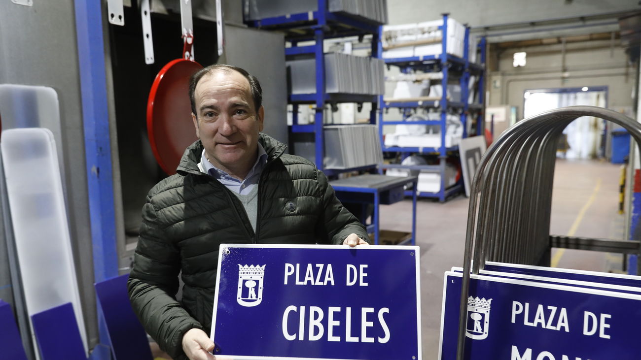 Las 61.174 placas de las calles de Madrid, objeto de deseo para algunos
