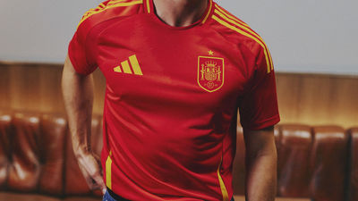 Un clavel y la segunda camiseta, las novedades de la equipación de España para la Eurocopa