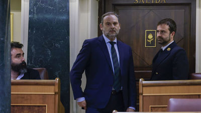 Ábalos regresa al hemiciclo del Congreso para votar desde su nuevo escaño del grupo Mixto