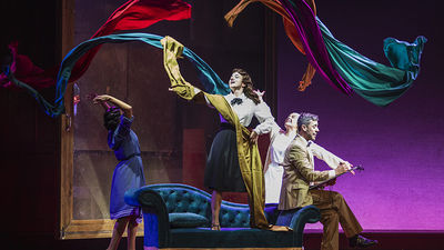 Llega a La Latina 'El tiempo entre costuras'