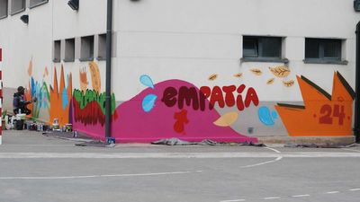 Arte urbano para decorar los muros del colegio público Dulcinea, en Alcalá