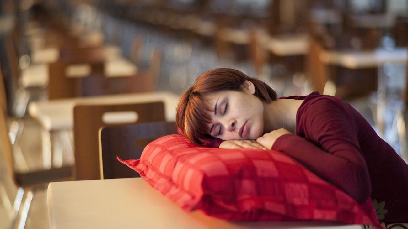 Las mujeres en España duermen peor que los hombres y tienen que medicarse más para conciliarlo