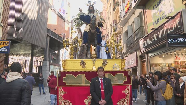 El paso de la Borriquita, por las calles de Madrid / TELEMADRID