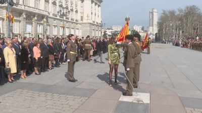 Más de 400 civiles juran bandera en la Plaza de Oriente