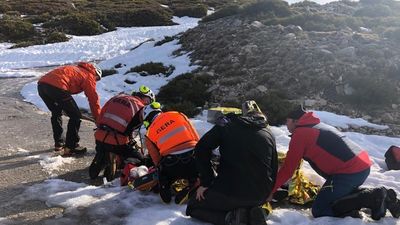 Rescatado un montañero de 38 años tras sufrir una caída en la subida a la Bola del Mundo