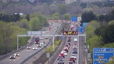Importantes retenciones en la entrada a Madrid por la A-3 tras un accidente de tráfico en Arganda