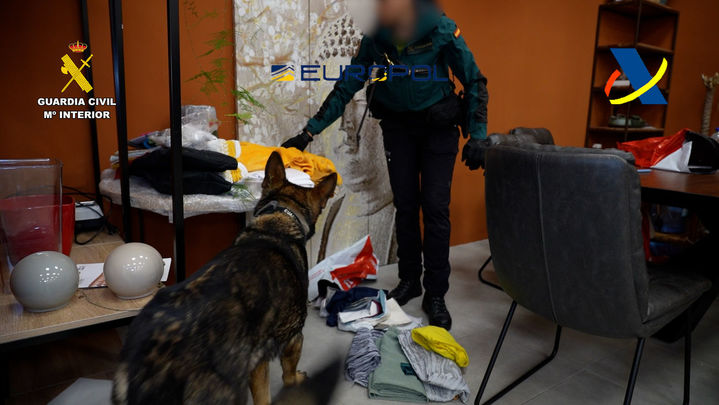 Operación Guanxi en una nave del polígono industrial Cabo Calleja / GUARDIA CIVIL