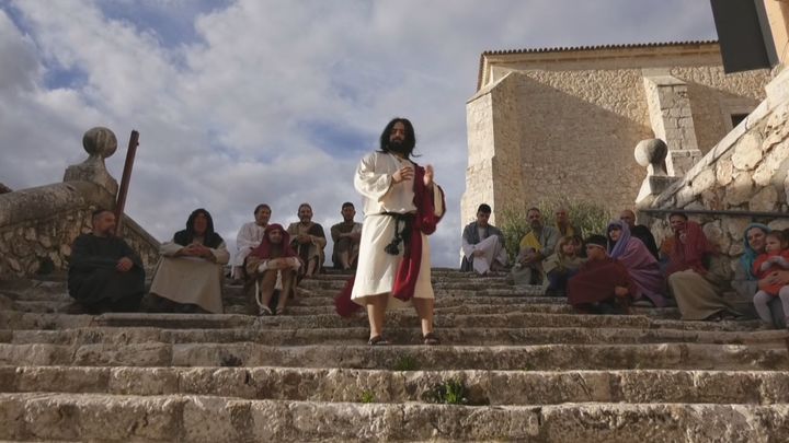 Más de un centenar de vecinos de Belmonte de Tajo recrean la Pasión el Viernes Santo