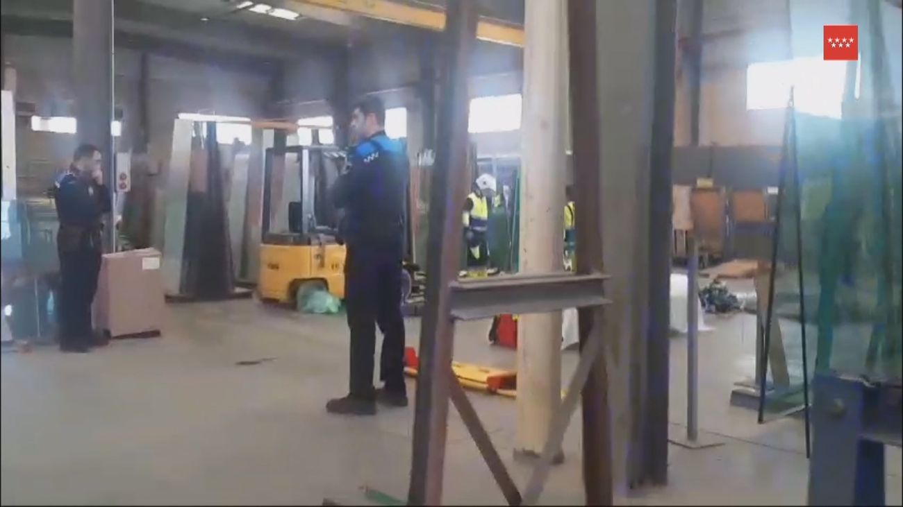 Un trabajador, muy grave en Humanes tras ser aplastado por una carga de 400 kilos