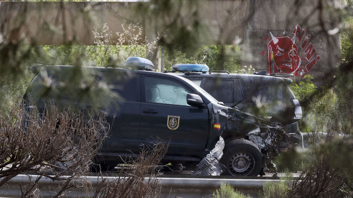 Imagen del accidente en un control de la Guardia Civil de Sevilla / EFE