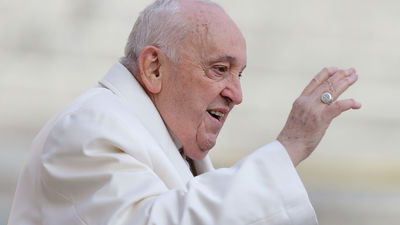 El Papa pide a los jóvenes no "perder el tiempo" en redes sociales  y "tumbados en el sofá"