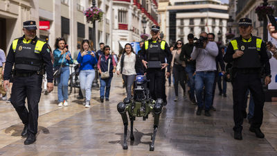 La Policía de Málaga ficha a un perro robot "absolutamente autónomo e indestructible"