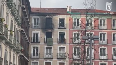 Intoxicadas nueve personas por el incendio de una pensión en el centro de Madrid