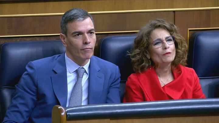 Pedro Sánchez y Maria Jesús Montero en el Congreso