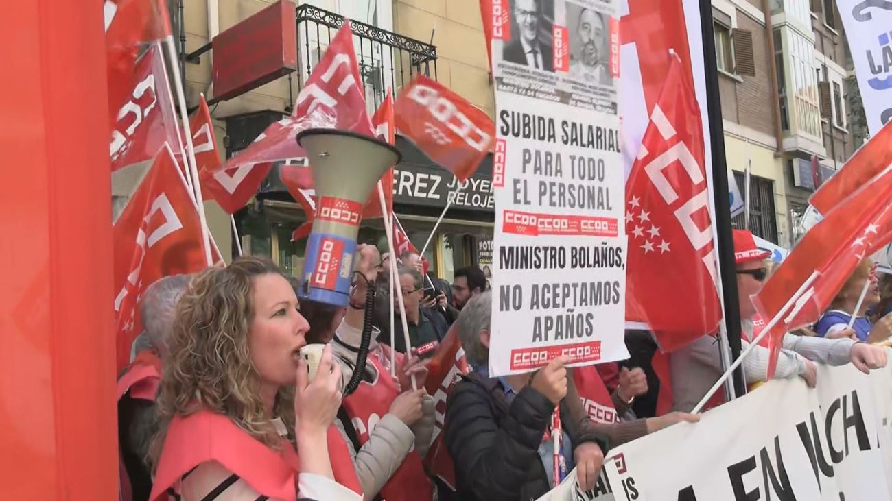 Los funcionarios de Justicia retoman sus movilizaciones ante el Ministerio reclamando una subida salarial