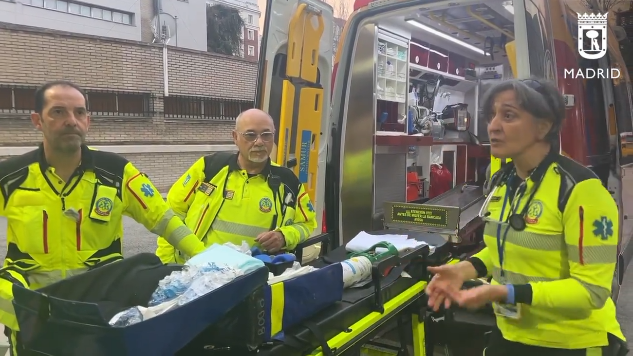 Puente de Vallecas: los empleados de un centro deportivo salvan la vida de un hombre usando un desfibrilador