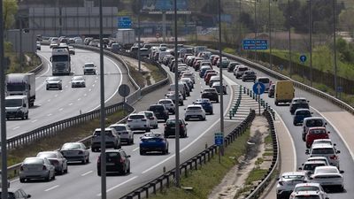 Dos fallecidos y grandes retenciones en el inicio de una operación Semana Santa