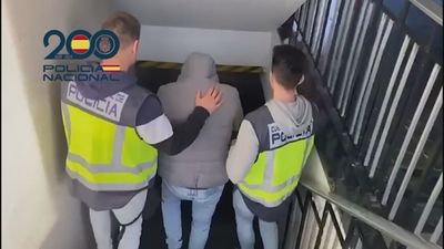 Cuatro detenidos por robar joyas y un teléfono móvil en pisos de Carabanchel y Moratalaz