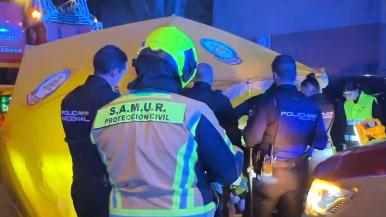 Un muerto y una herida grave en el incendio de un edificio en el barrio de San Blas en Madrid