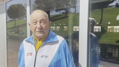 Con 96 años Paco Domínguez nada los 800 metros en 25 minutos