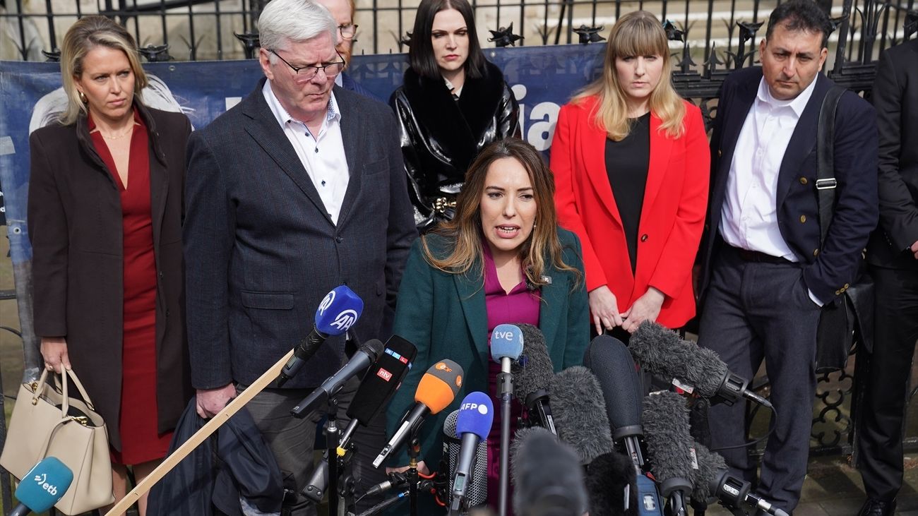 El tribunal aplaza la decisión sobre el recurso de Assange, que no será aún extraditado