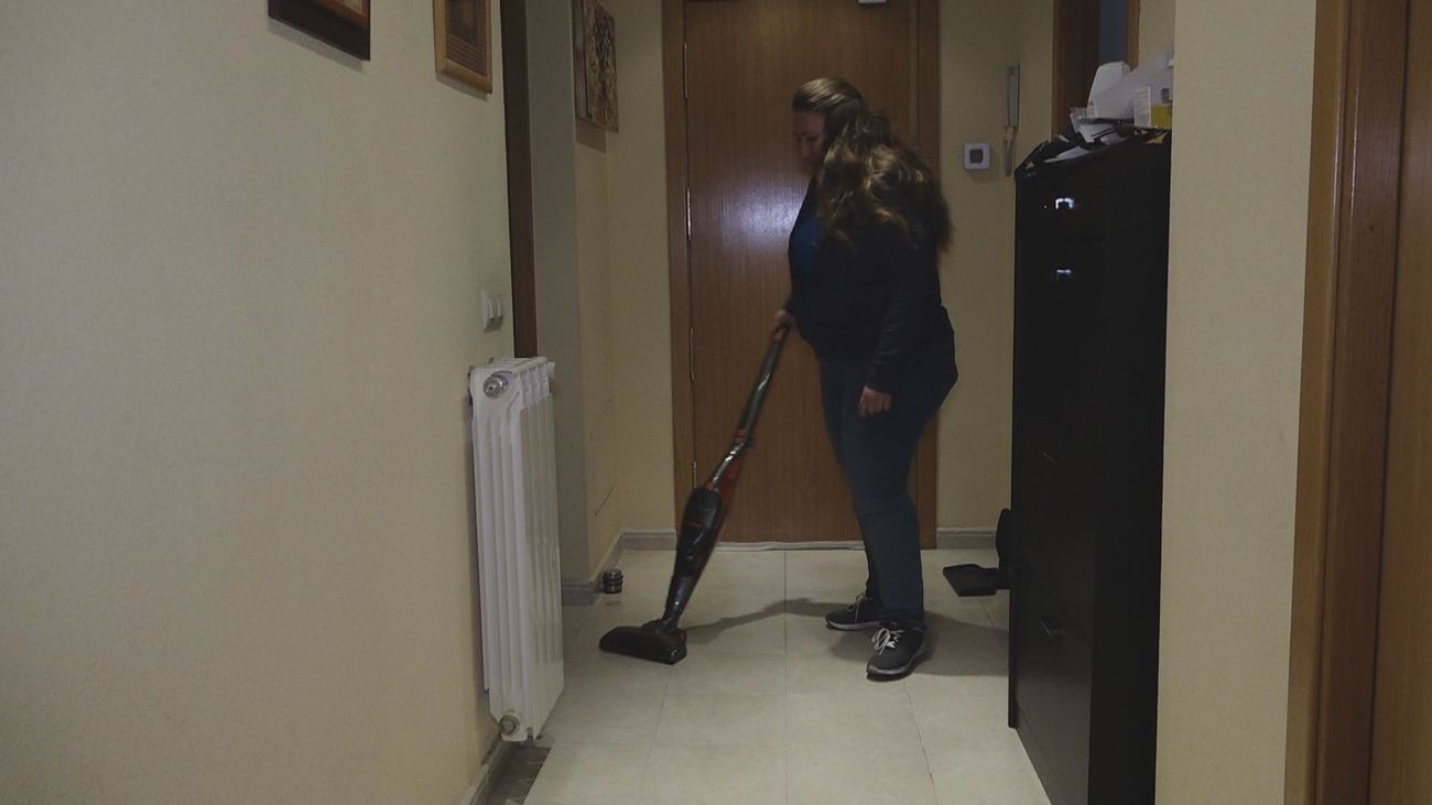 El Gobierno ultima el decreto que reconocerá los derechos de las empleadas de hogar