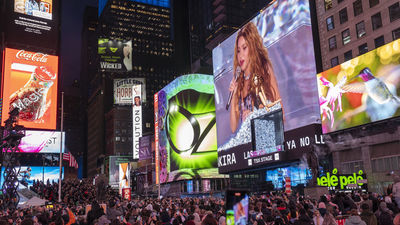 Shakira paraliza Times Square con un concierto gratis que convoca a miles de personas