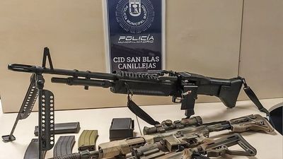 Intervenidos tres rifles replicados de Airsoft en una furgoneta en San Blas