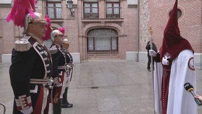 La 'petición de escolta' de las Tres Caídas, uno de los momentos más emotivos de la Semana Santa en Madrid