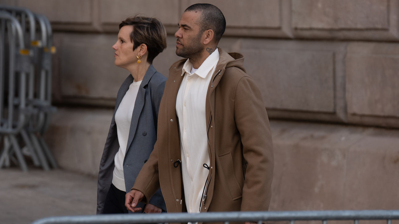 Dani Alves comparece por primera vez para certificar que no ha huido ante la Audiencia de Barcelona