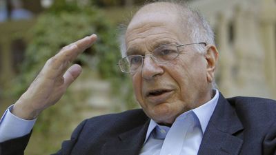 Muere Daniel Kahneman, el Nobel de Economía que no estudió Economía y que demostró cómo tomamos decisiones