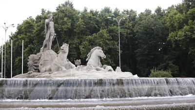 Comienza la restauración y limpieza de la fuente de Neptuno