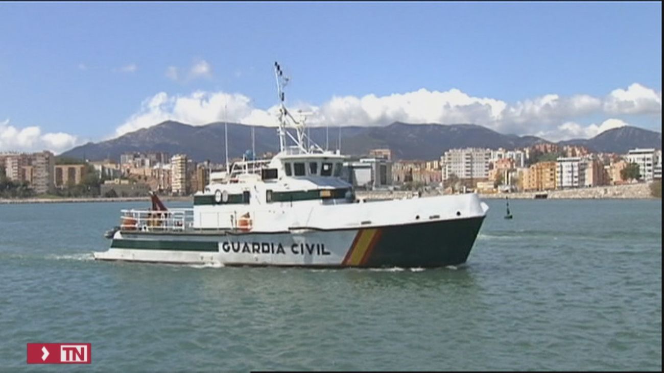Una narcolancha embiste a una patrullera de la Guardia Civil en Málaga