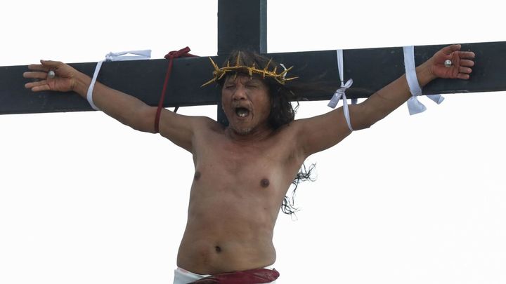 Ruben Enaje y su 35ª crucifixión en Filipinas