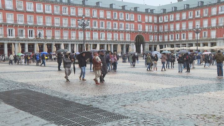 El mal tiempo no impide una Semana Santa con récord de turistas en Madrid
