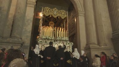 Alcalá vivió sus procesiones de la tarde y la noche tras renunciar a la del Cristo de la Agonía