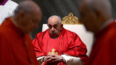 El Vaticano anuló la presencia del Papa en el Vía Crucis para "preservar su salud"