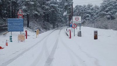 Cadenas y neumáticos de invierno, dejan de ser imprescindibles en Cercedilla, Navacerrada y Cotos