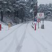 Cadenas y neumáticos de invierno, imprescindibles en Cercedilla, Navacerrada y Cotos por las nevadas