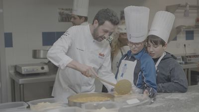 Siete chefs con estrellas Michelín cocinan con niños con autismo en Madrid