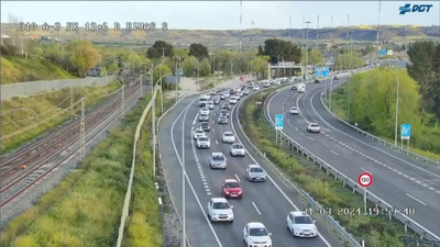 El tráfico se complica con circulación lenta en las carreteras de entrada a Madrid