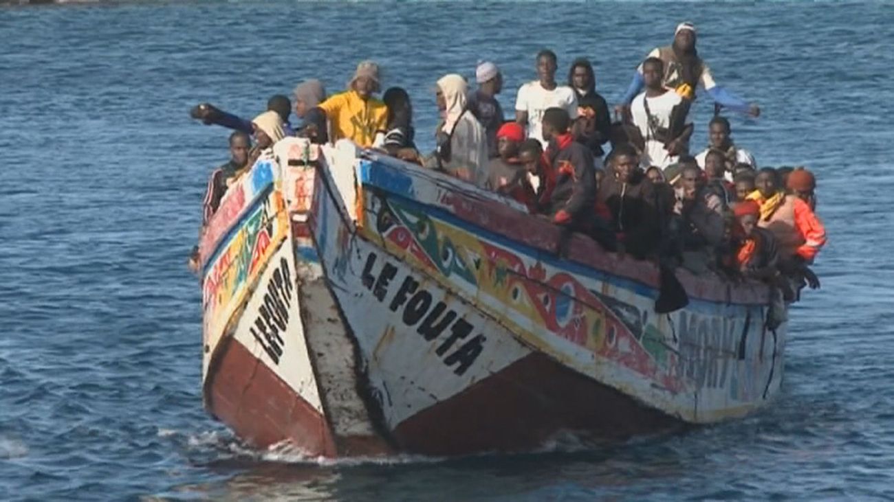 Canarias, desbordada por la llegada de cayucos en las últimas horas