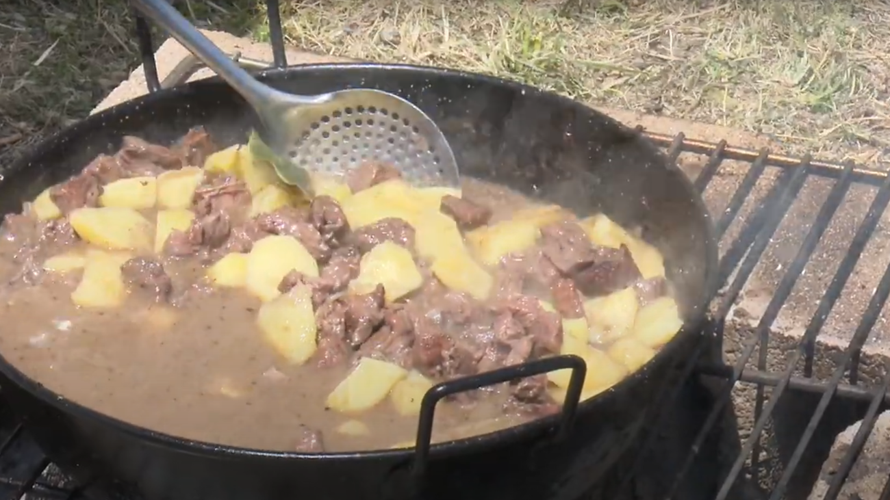Sanse ya se olvida de las torrijas y pone el foco en su caldereta popular