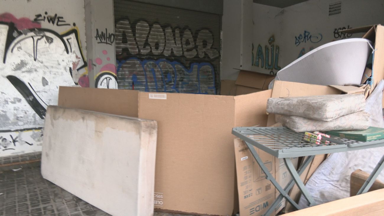 Suciedad y conflictos por un asentamiento en la Avenida de la Albufera