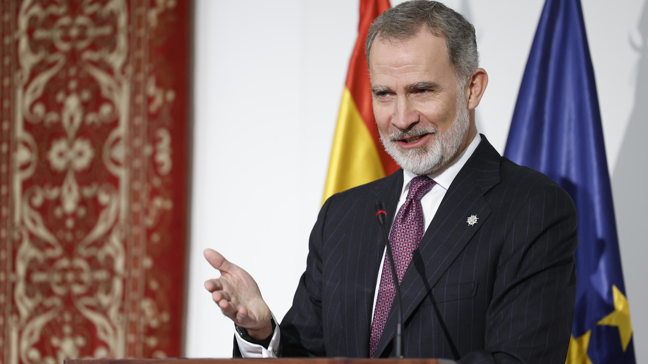 El Rey pide a los diplomáticos que no olviden que la política exterior está impregnada de los valores de nuestra Constitución