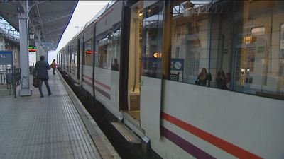 Un niño de 10 años huye en un tren de Madrid a Ávila por maltrato y detienen a sus padres