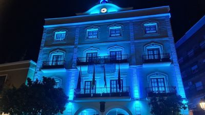 Miles de edificios y monumentos de todo el mundo se iluminan de azul por el Día Mundial del Autismo