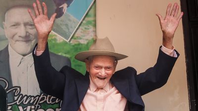 Muere el hombre más longevo del mundo poco antes de cumplir 115 años