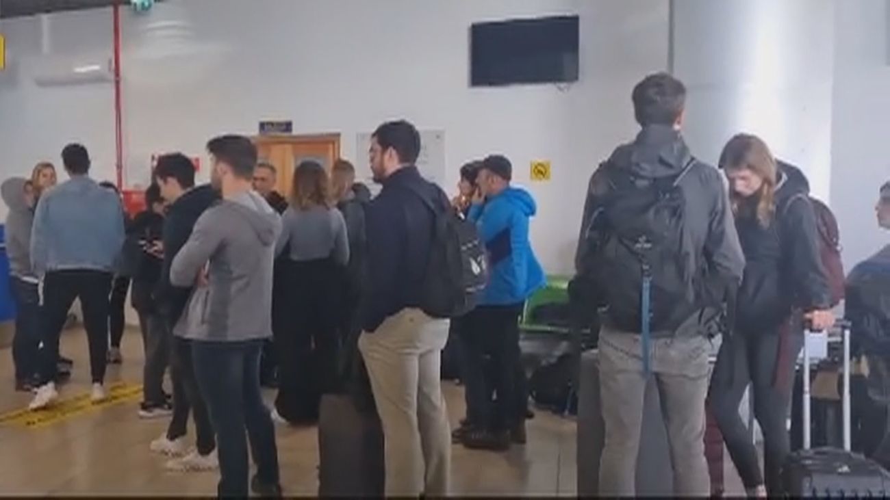 Unos 100 turistas españoles, atrapados en las Azores sin poder volver a España