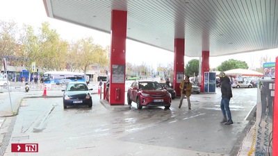 La gasolina toca un nuevo máximo anual tras sumar once semanas de subidas